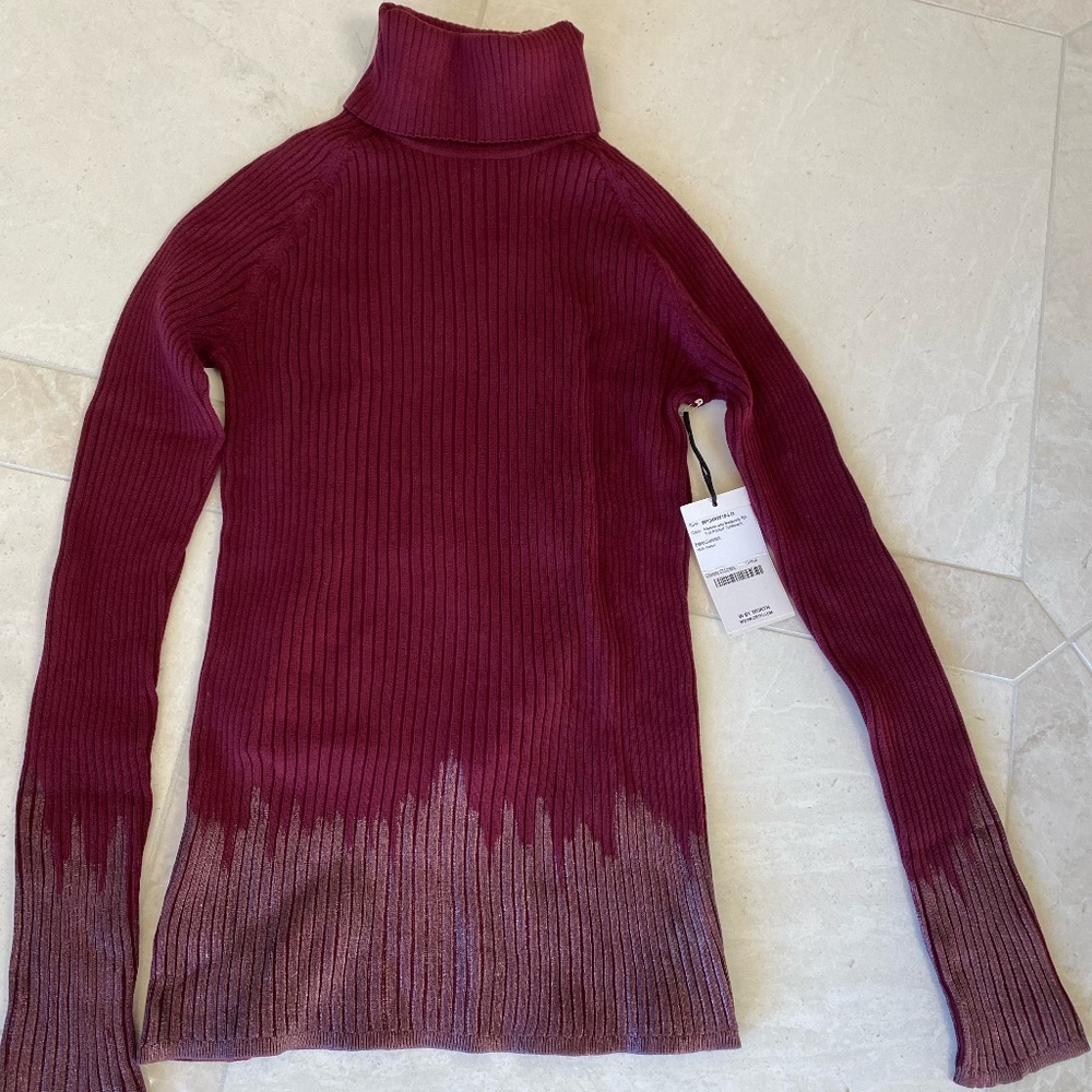 W by Worth, Maroon & Burgundy Rib Foil Printed Turtleneck Size Large, Never Worn